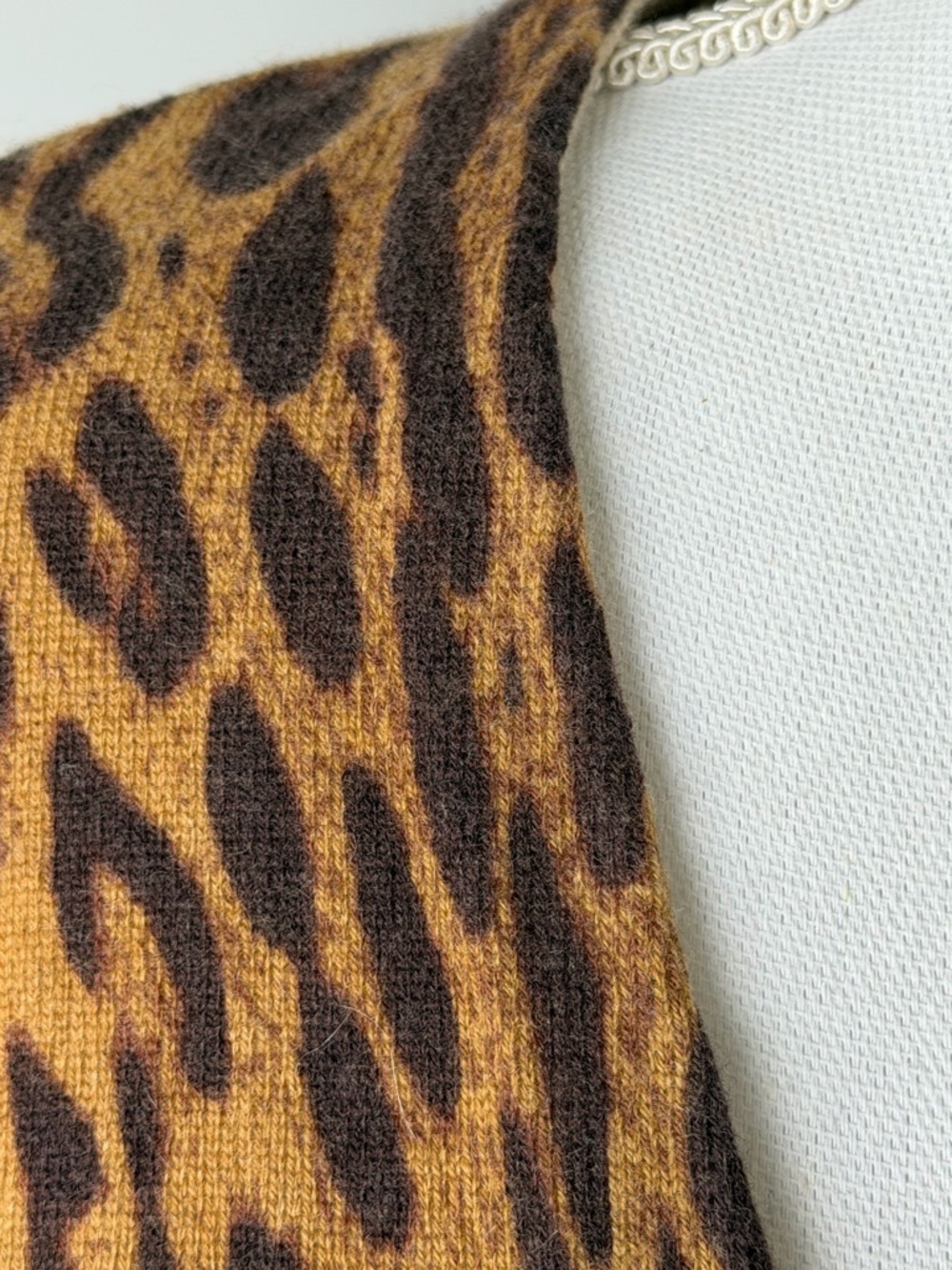 CLOSING CLOSET neiman Marcus Brown and Tan Leopard Print Cardigan - Picture 4 of 12